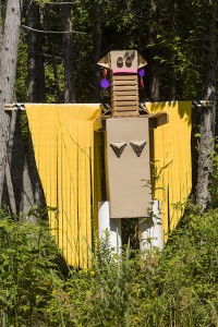 Géant Ouest ( La femme girafe ), 2014