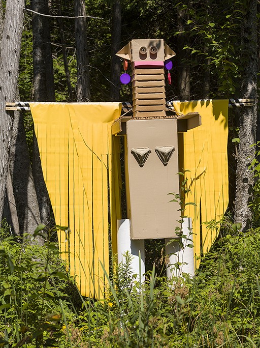 Géant Ouest ( La femme girafe ), 2014